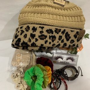 C.C beanie tail Exclusives with accessories